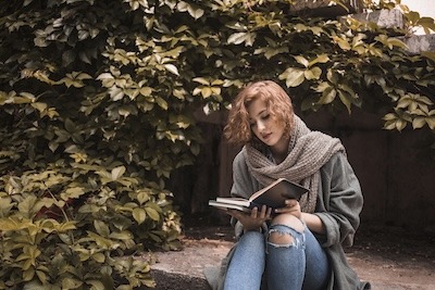 leyendo poesía